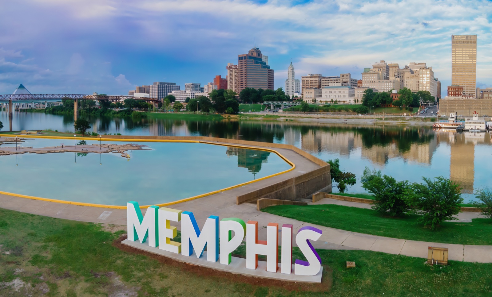 Memphis sign on Mud Island with the downtown skyline across the Mississippi River