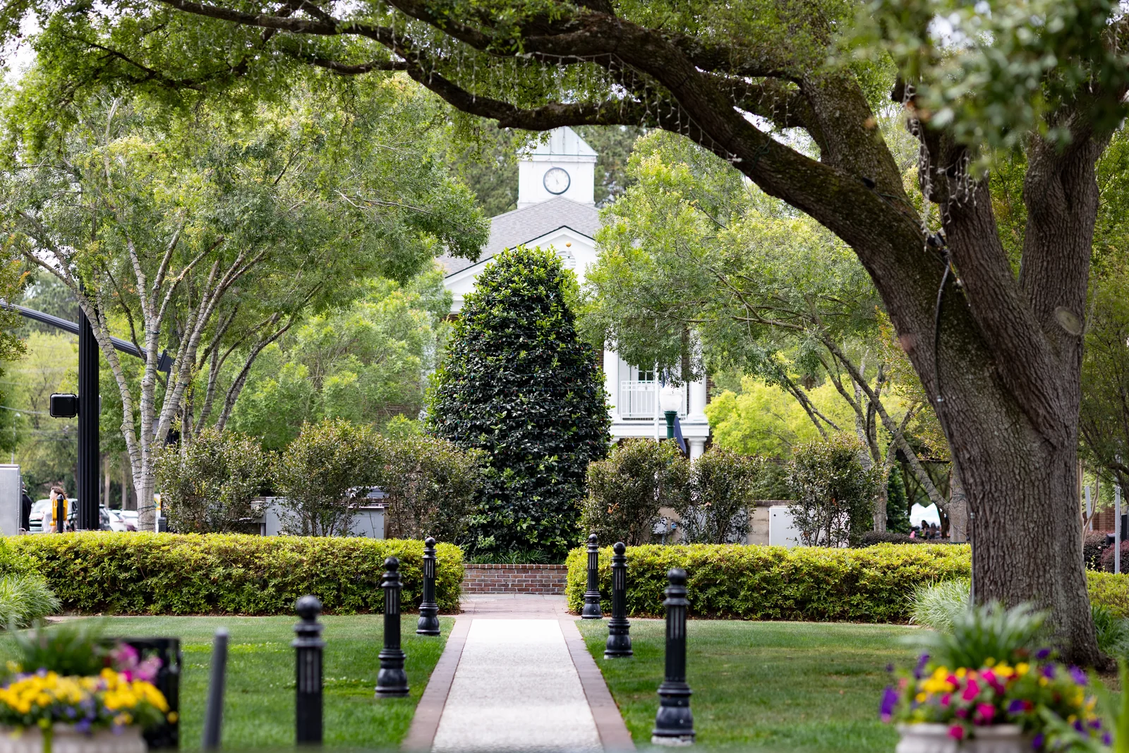 Landscaped park and town building in Summerville, South Carolina
