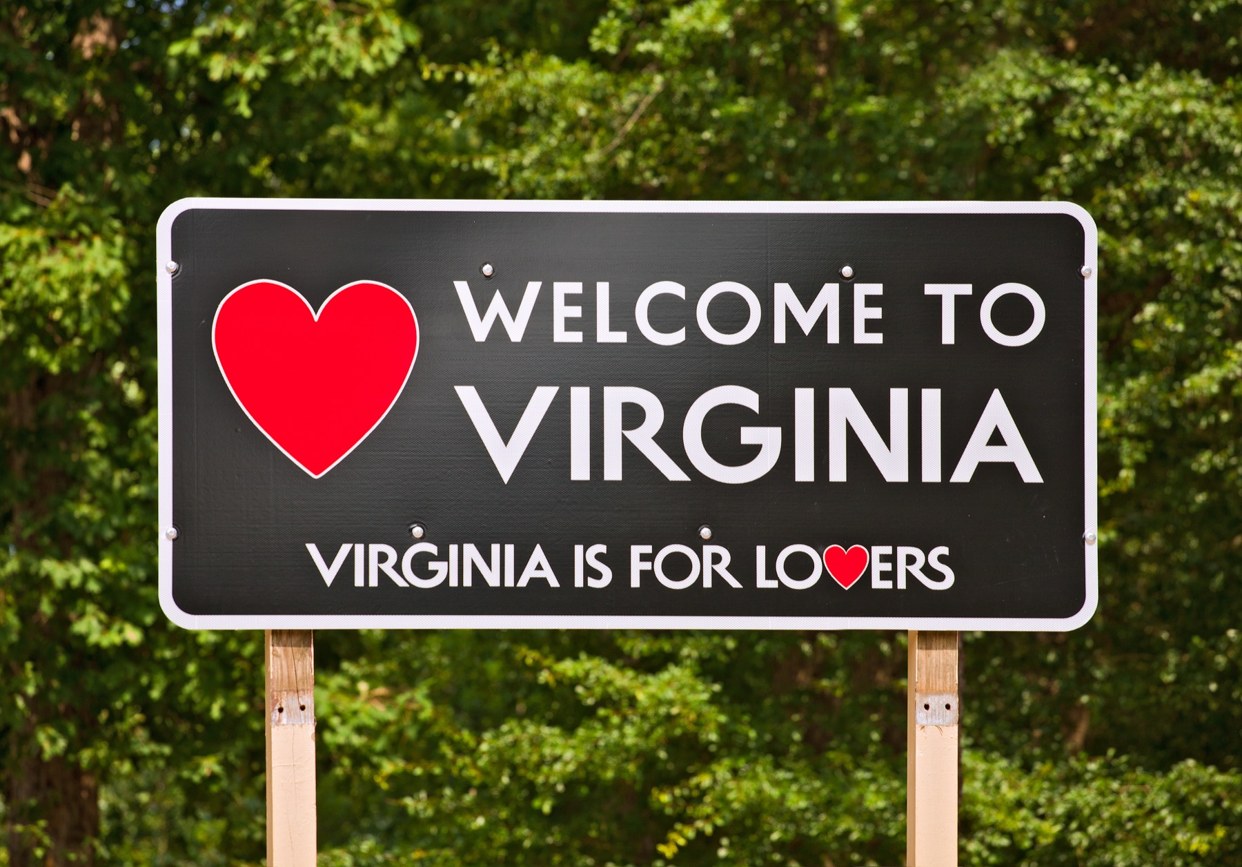 Virginia VA loans in Hampton Roads Welcome to Virginia sign surrounded by trees